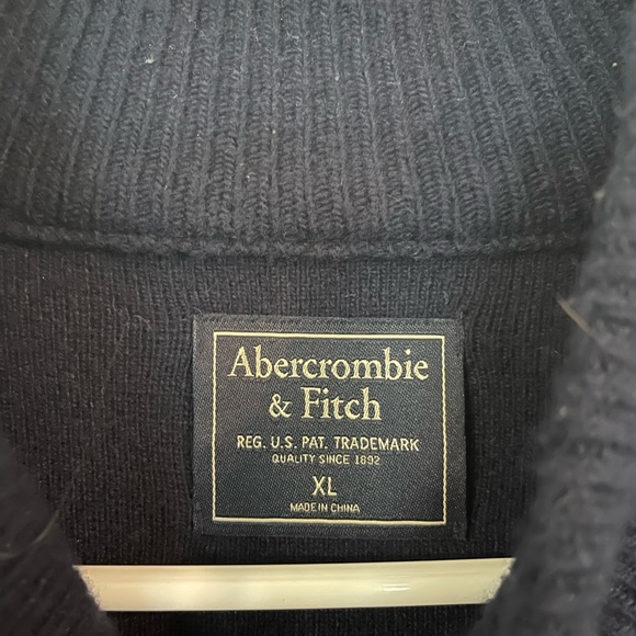 Abercrombie & Fitch button sweater - Picture 3 of 4